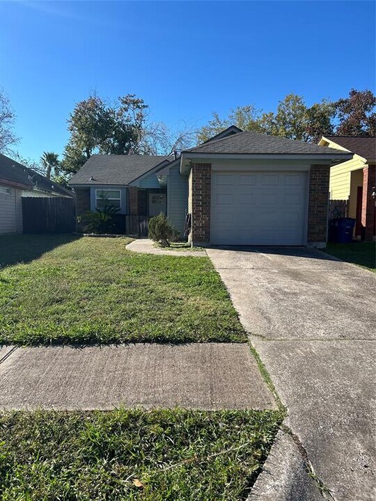 1131 Somercotes Ln in Channelview, TX - Building Photo