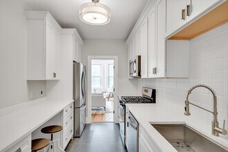 1485 Beacon St, Unit 2 in Brookline, MA - Building Photo - Building Photo