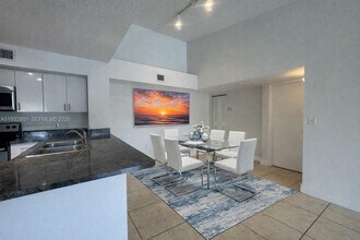 4370 NW 107th Ave in Doral, FL - Building Photo - Building Photo