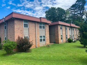 Pine Wood Apartments in Marshall, TX - Building Photo - Building Photo