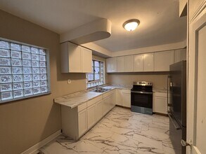 17606 Roselawn St in Detroit, MI - Foto de edificio - Building Photo