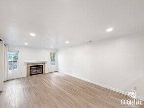 14942 Avenida Venusto in San Diego, CA - Building Photo - Building Photo