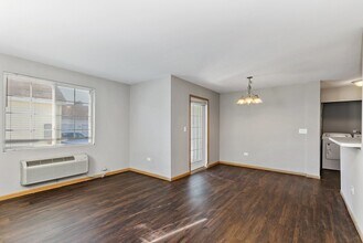 1809 Silverstone Dr in Carpentersville, IL - Building Photo - Building Photo