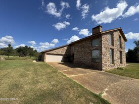 833 W Pierson Dr in Lynn Haven, FL - Building Photo