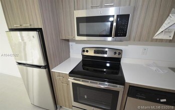 740 Meridian Ave-Unit -22 in Miami Beach, FL - Building Photo - Building Photo