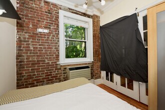 653 11th Ave in New York, NY - Foto de edificio - Building Photo