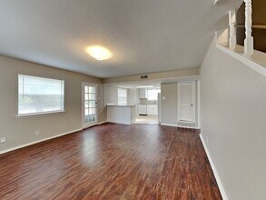 329 Deer Creek Rd in Everman, TX - Building Photo - Building Photo