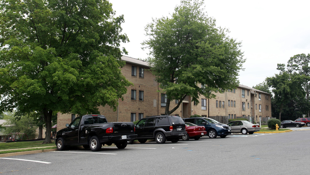 Coverstone IV in Manassas, VA - Building Photo