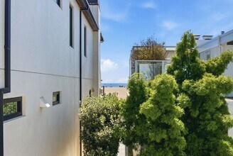 1210 W Oceanfront, Unit 1210.5 W Oceanfront in Newport Beach, CA - Building Photo - Building Photo