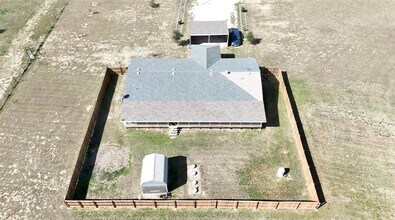 2709 Co Rd 463 in Elgin, TX - Foto de edificio - Building Photo