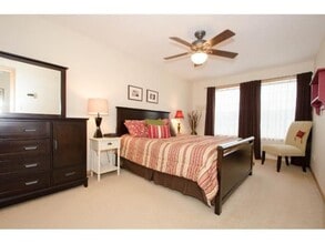 7618 Parkridge Way in Savage, MN - Building Photo - Building Photo