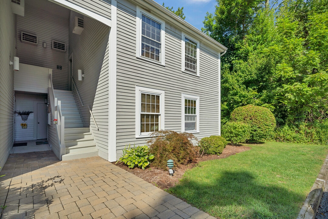6 River Colony in Guilford, CT - Building Photo