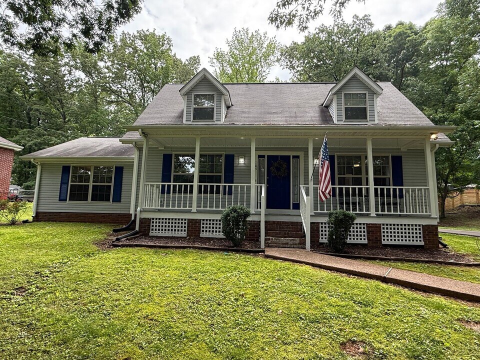 105 Shady Hollow Rd in Dickson, TN - Building Photo