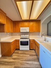5708 Clear Valley Ct in Bakersfield, CA - Building Photo - Building Photo