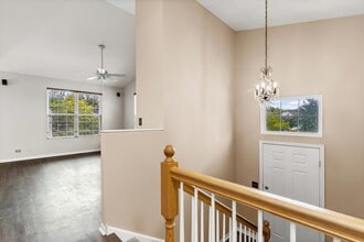 1047 Chadwick Dr in Grayslake, IL - Foto de edificio - Building Photo