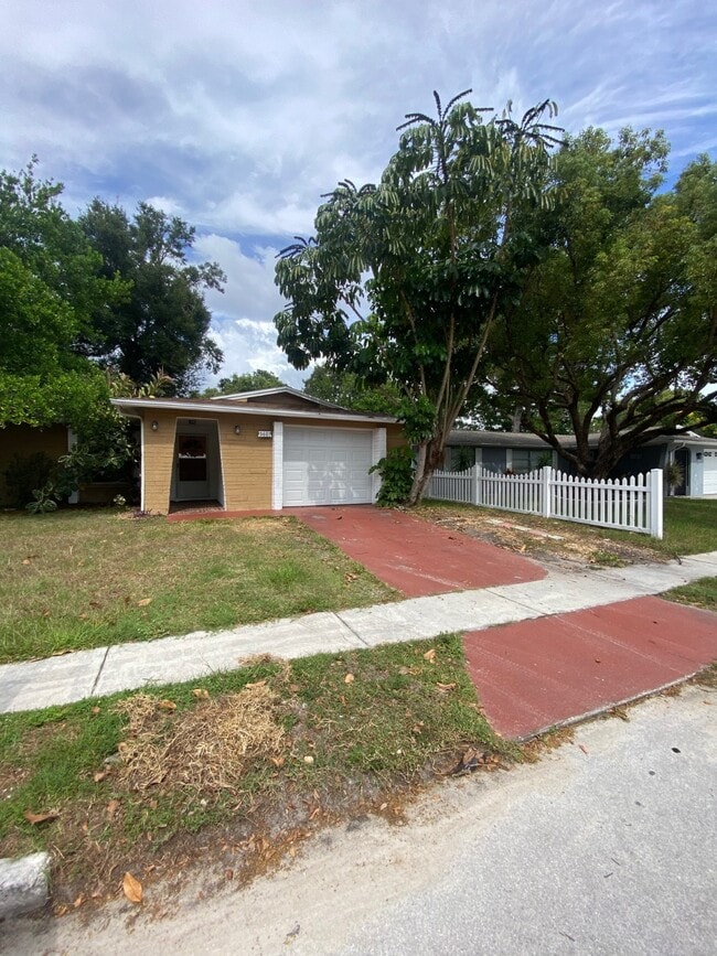property at 5601 Elkhorn Blvd