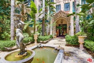 642 S Bronson Ave in Los Angeles, CA - Building Photo - Building Photo