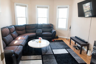 66 Brooks St, Unit 3-bed 1 bath in Boston, MA - Building Photo - Building Photo