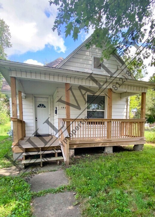 122 Gilbert Ave in Terre Haute, IN - Building Photo