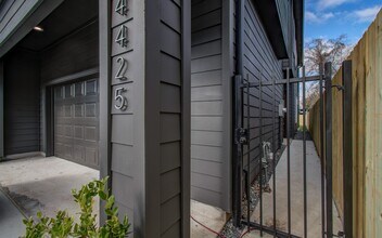 4425 Providence St in Houston, TX - Building Photo - Building Photo