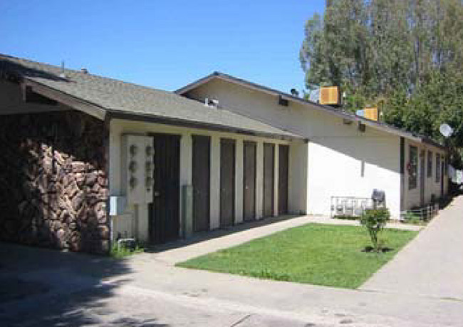 12th Place Apartments in Merced, CA - Foto de edificio - Other