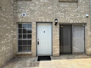 6500 Sands Point Dr in Houston, TX - Building Photo - Building Photo