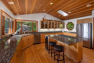 681 Smugglers Cove Rd in Friday Harbor, WA - Building Photo - Building Photo