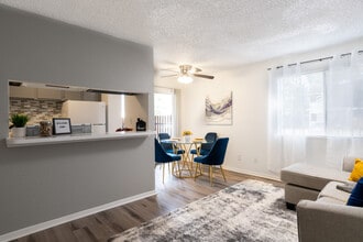 La Privada in El Paso, TX - Building Photo - Interior Photo