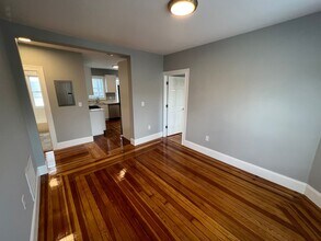 33 Hancock St, Unit 3 in Somerville, MA - Foto de edificio - Building Photo