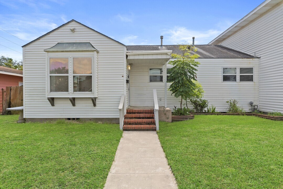 5309 Perry Ave in Galveston, TX - Building Photo