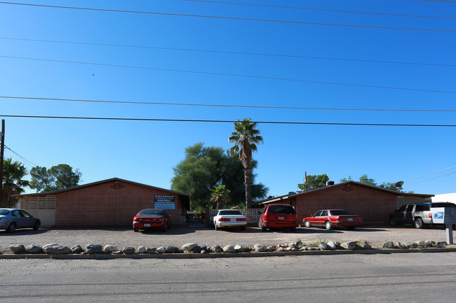 Devon Apartments in Tucson, AZ - Foto de edificio - Building Photo