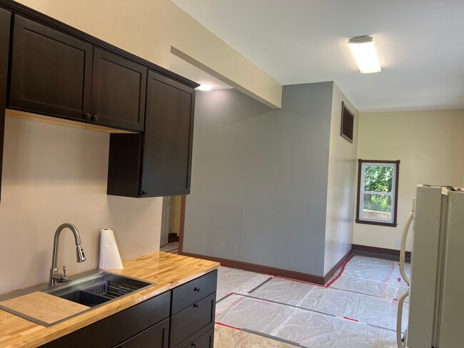 18 Harmony School Rd, Unit 1 in Flemington, NJ - Foto de edificio - Building Photo