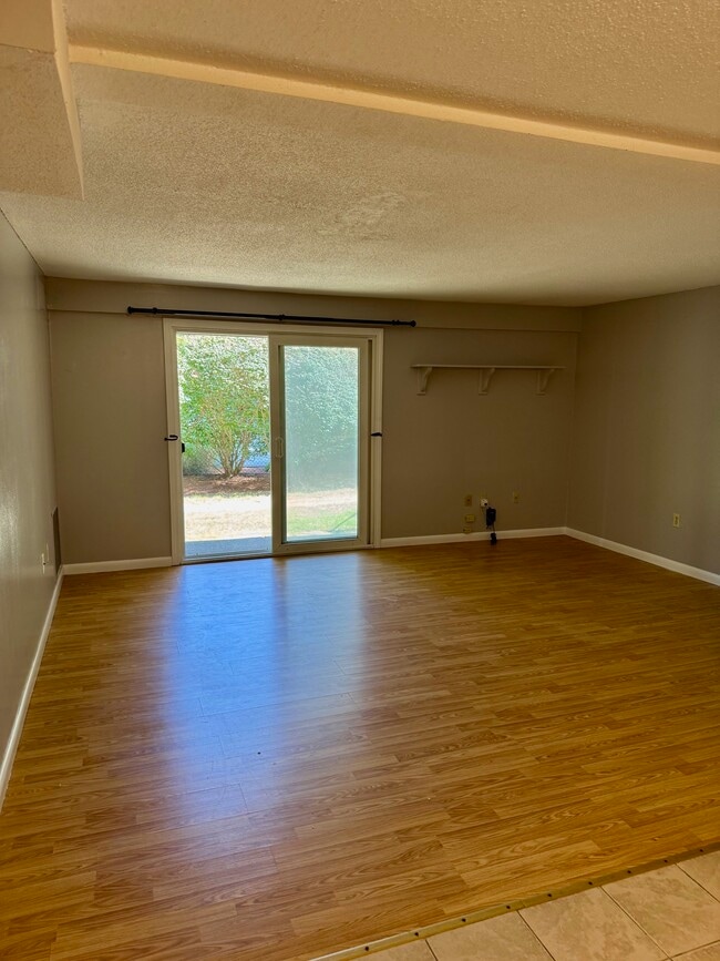 4 Post Oak Ln