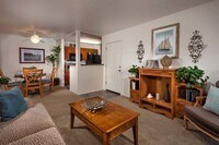 Building Photo - Evergreen Park Apartamentos in Sacramento, California