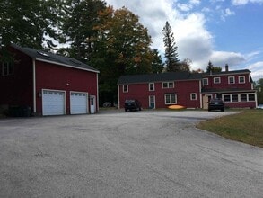 37 Whitehall Rd, Unit 4 in Hooksett, NH - Foto de edificio - Building Photo