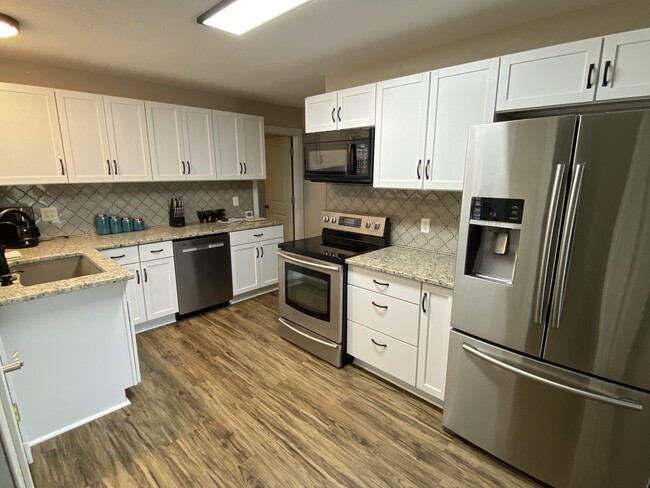 606 E Jasper St in Pleasantville, IA - Foto de edificio - Building Photo