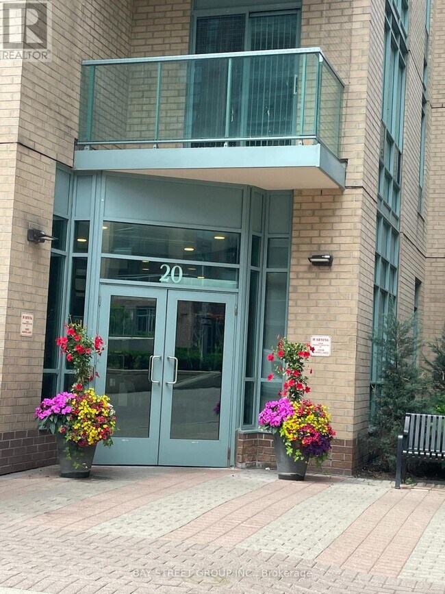 906-920 OLIVE Ave in Toronto, ON - Building Photo - Building Photo