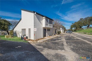 1101 Parkview Dr in Canyon Lake, TX - Building Photo