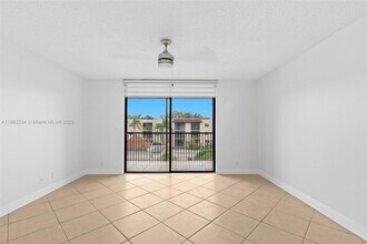 10501 W Broward Blvd in Fort Lauderdale, FL - Building Photo - Building Photo