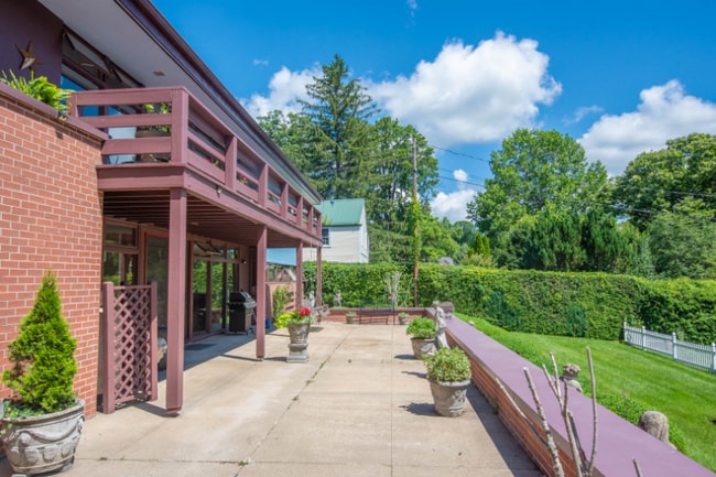 property at 206 W Main St
