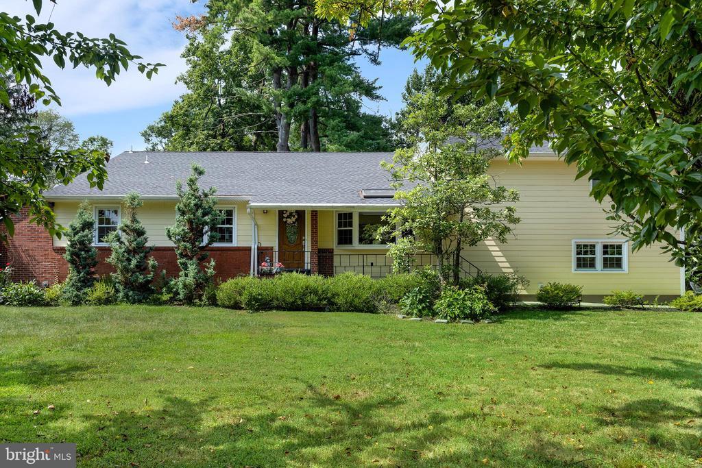 74 Marion Rd E in Princeton, NJ - Foto de edificio