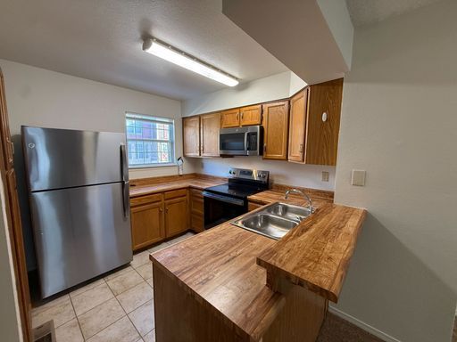 12027 E Ford Cir in Aurora, CO - Building Photo - Building Photo