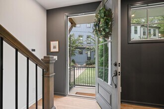 121 Chestnut Cir in Atlanta, GA - Building Photo - Building Photo