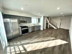 1885 1/2 W 20th St, Unit 1885 12 in Los Angeles, CA - Foto de edificio - Building Photo