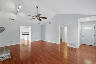 2207 Jamestown Ln in Carrollton, TX - Building Photo - Building Photo