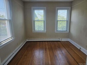 556 Broadway in Carle Place, NY - Building Photo - Building Photo