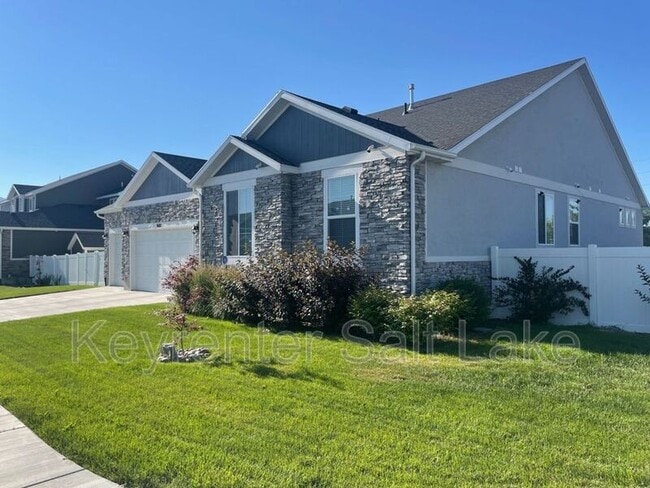 2687 Constance Way in South Jordan, UT - Building Photo - Building Photo