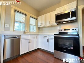 138 Edenfield Ave, Unit 2 in Watertown, MA - Building Photo