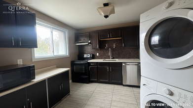 36-60 Elmsdale Dr in Kitchener, ON - Building Photo - Building Photo