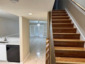 14922 Par Club Cir in Tampa, FL - Building Photo